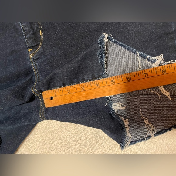 Levi Strauss Women’s Cut Off Jean Shorts Shaping Slim Stretch Dark Wash Size 32 - Picture 10 of 12